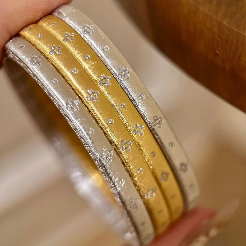 Vintage Matte Brushed White Flower Bangles for Women Beautiful and Unique Light Luxury Layered Bangles Wedding Jewelry Gift