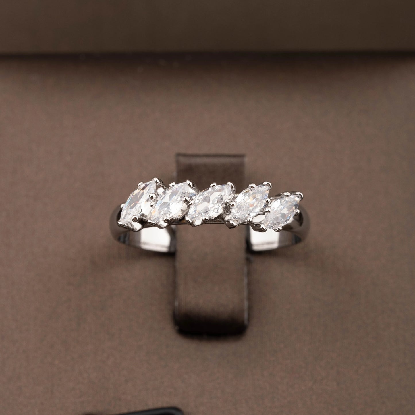 1 Set of High-Quality Luxurious and Elegant Cubic Zirconia Vine Design Jewelry Set Suitable for Women to Wear at Weddings and Banquets. Gift Box Not Included