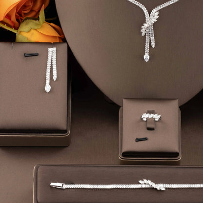 1 Set of High-Quality Luxurious and Elegant Cubic Zirconia Vine Design Jewelry Set Suitable for Women to Wear at Weddings and Banquets. Gift Box Not Included